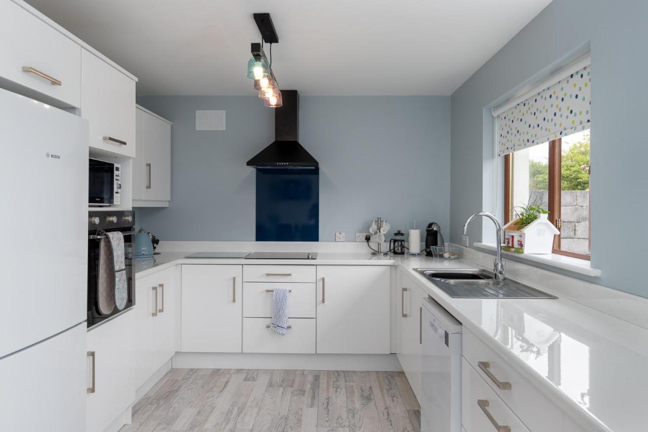 Wonderful Coastal Home In Dingle Town Exteriér fotografie