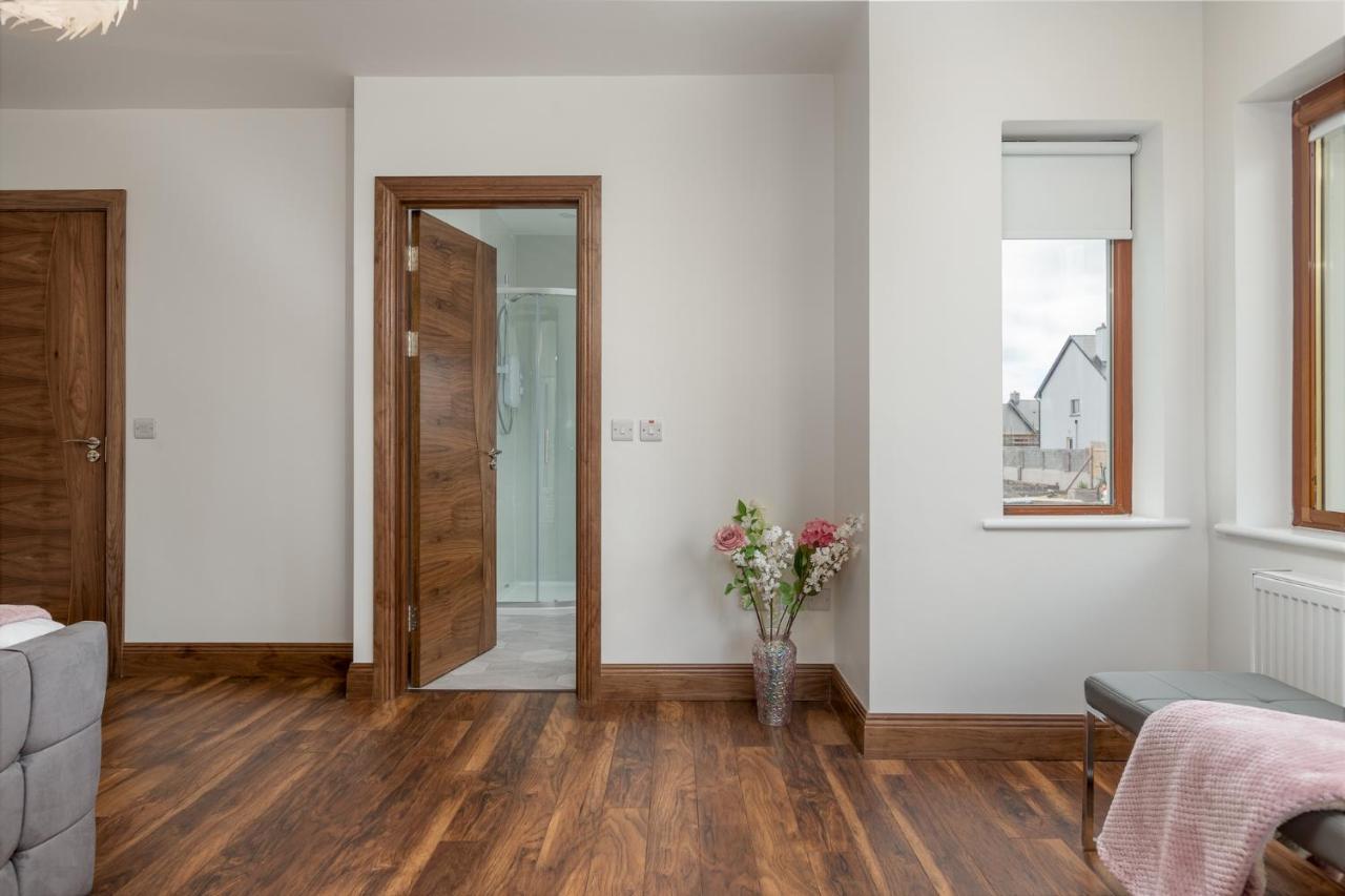 Wonderful Coastal Home In Dingle Town Exteriér fotografie