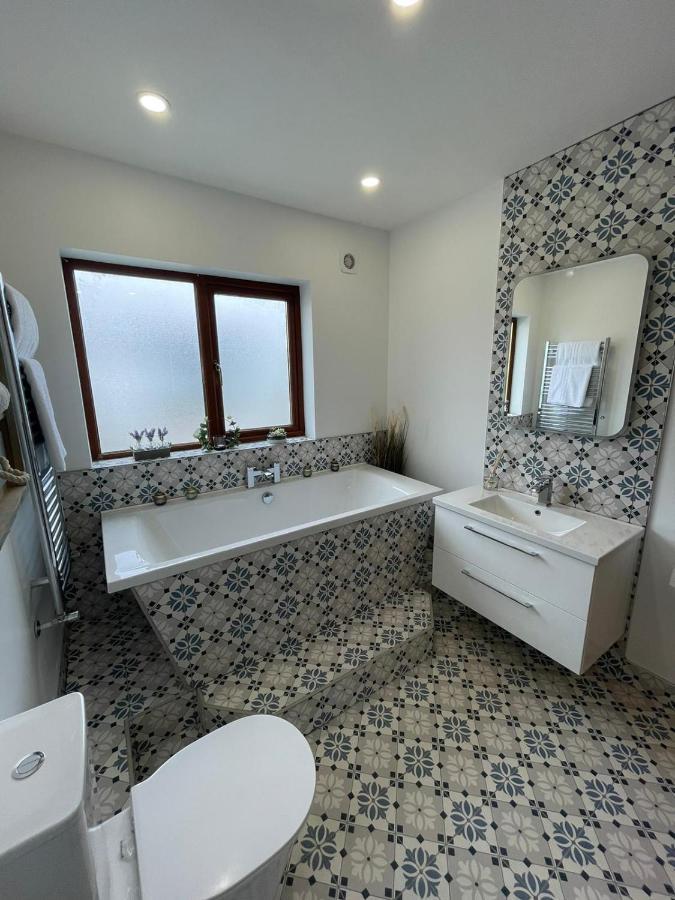 Wonderful Coastal Home In Dingle Town Exteriér fotografie