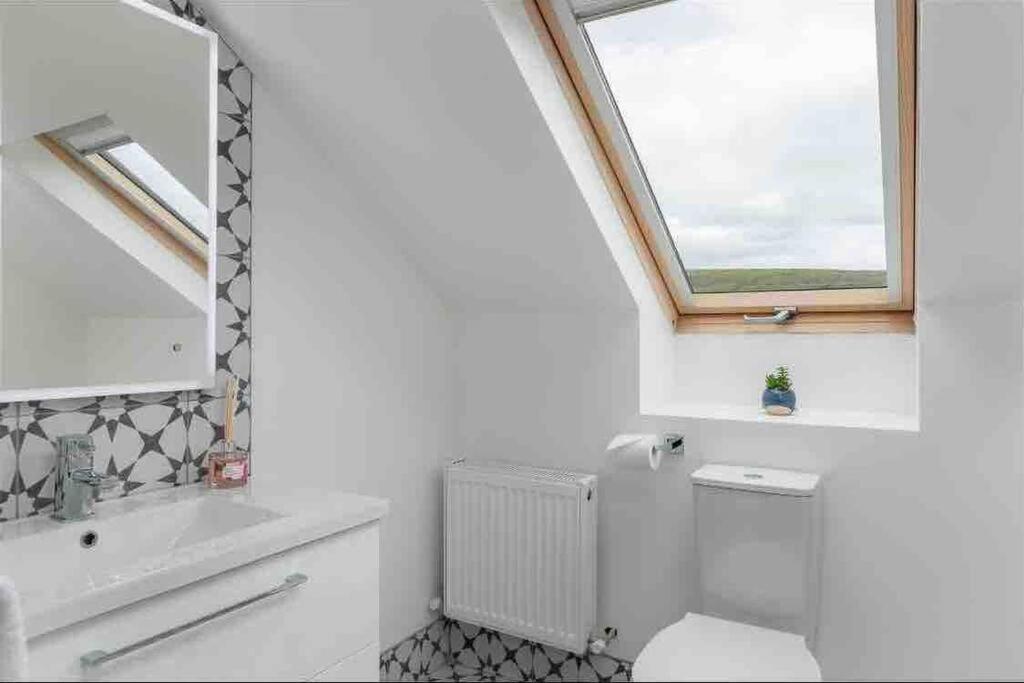 Wonderful Coastal Home In Dingle Town Exteriér fotografie